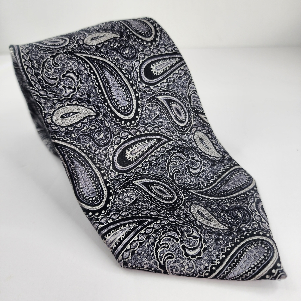 ENRO Black / Gray Paisley Silk Tie.